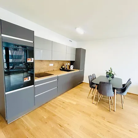 Apartamento New Building New At Andel Metro Station