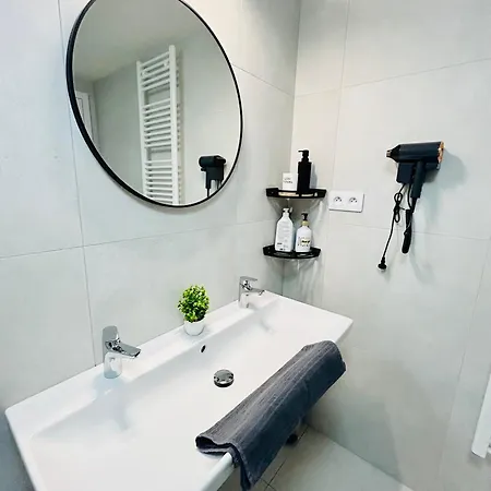 Apartamento New Building New At Andel Metro Station Praga