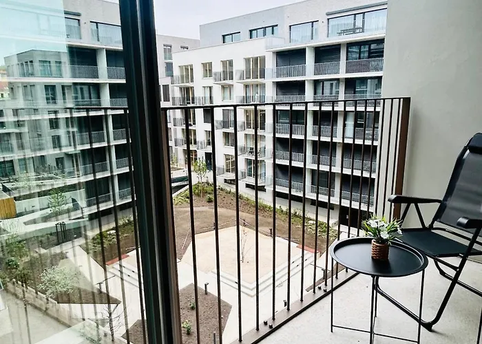 New Building New At Andel Metro Station Apartman