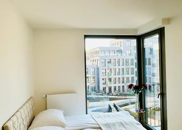 Apartman New Building New At Andel Metro Station