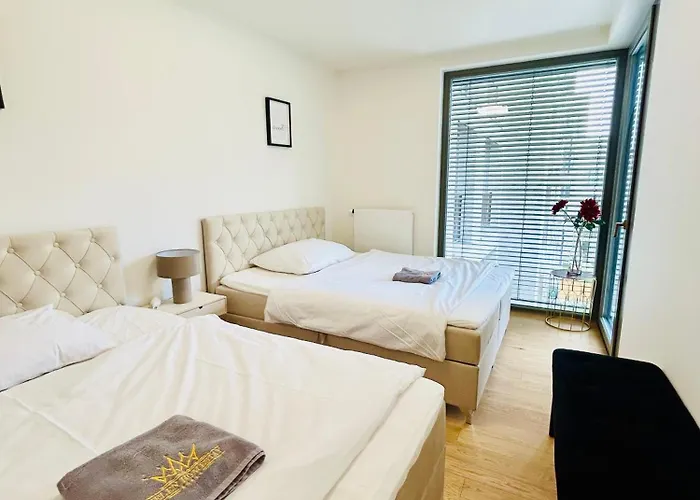 Apartman New Building New At Andel Metro Station